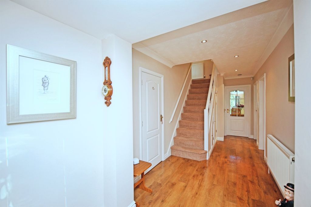Property photo 2 of 27