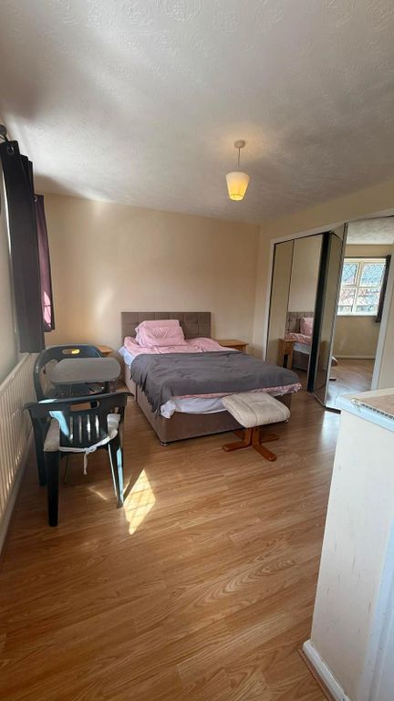 Property photo 1 of 2 Room