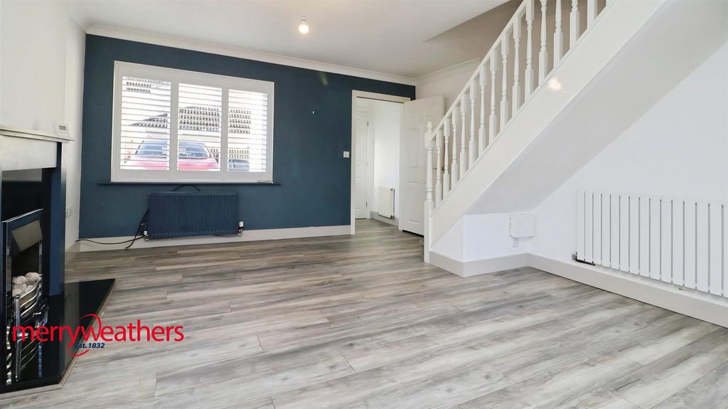 Property photo 3 of 12 Lounge