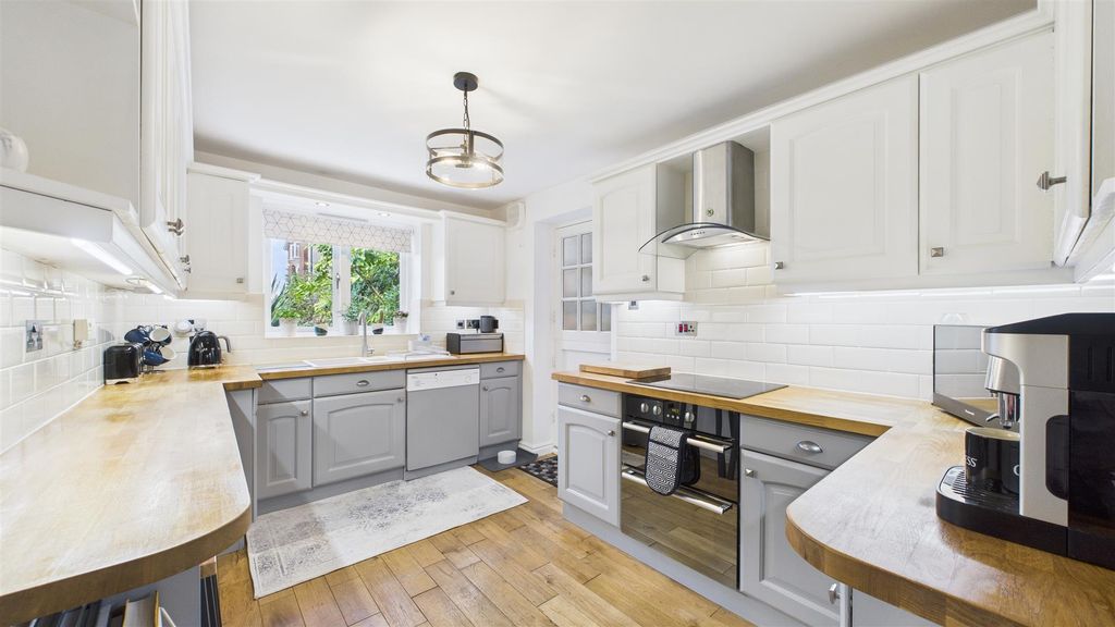 Property photo 2 of 14 Fitted Kitchen.Jpg