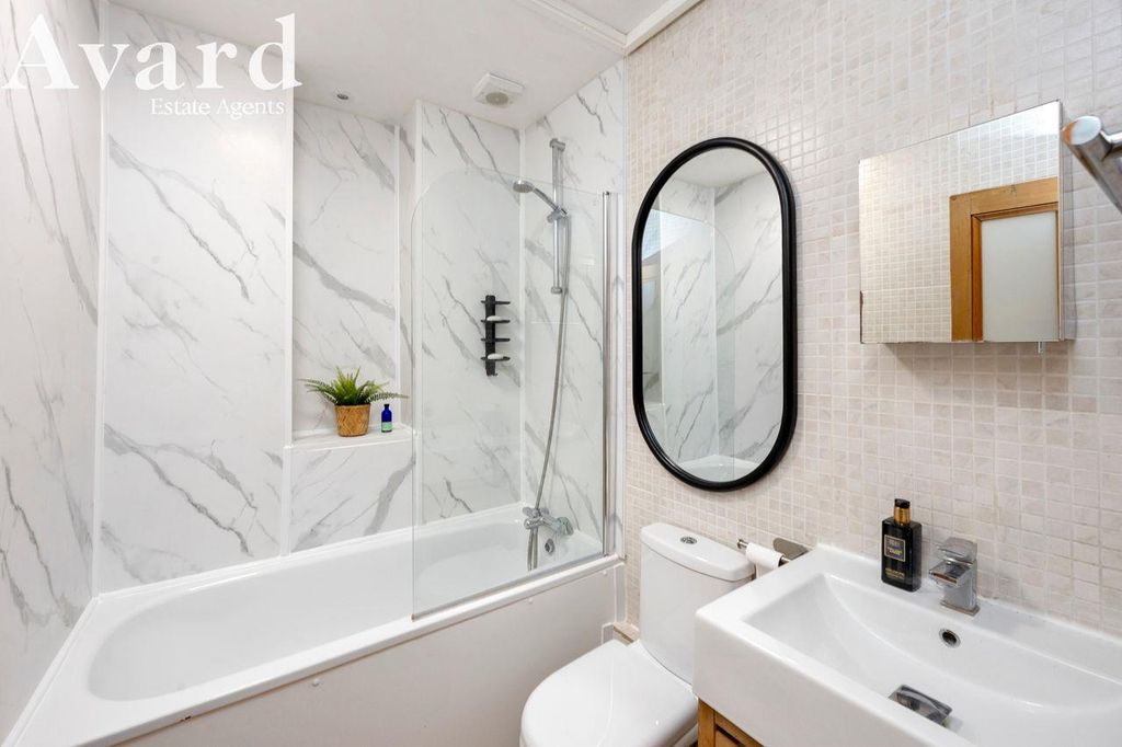 Property photo 3 of 23 16.Jpeg