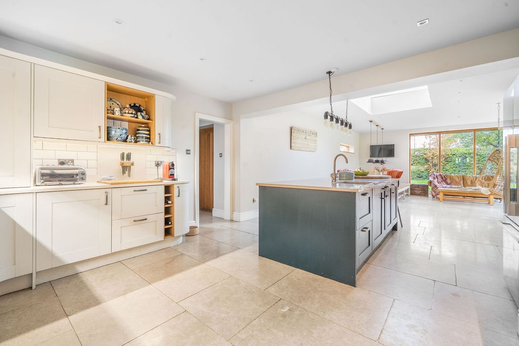 Property photo 3 of 36