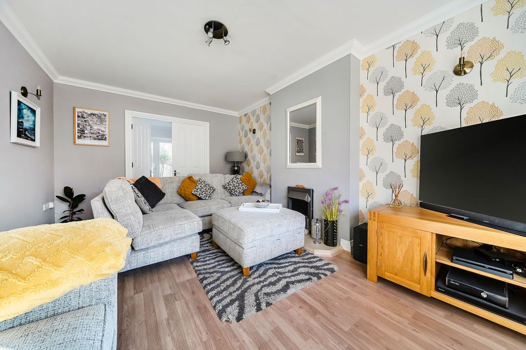 Property photo 1 of 18 Lounge