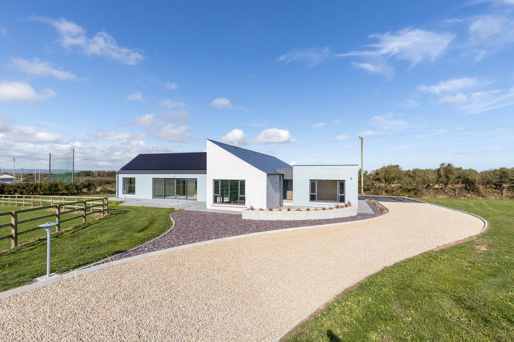 Property photo 1 of 51