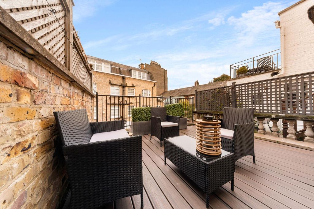 Property photo 3 of 9 Terrace / Patio