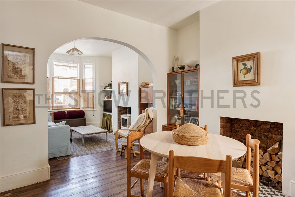 Property photo 3 of 32