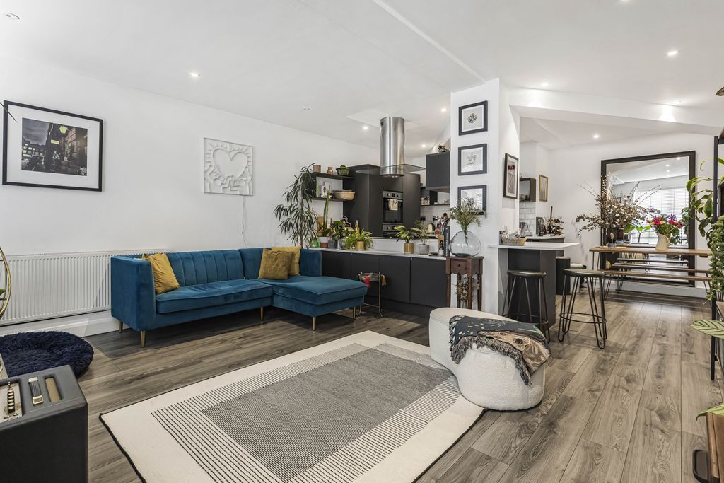 Property photo 3 of 26 Photo 25