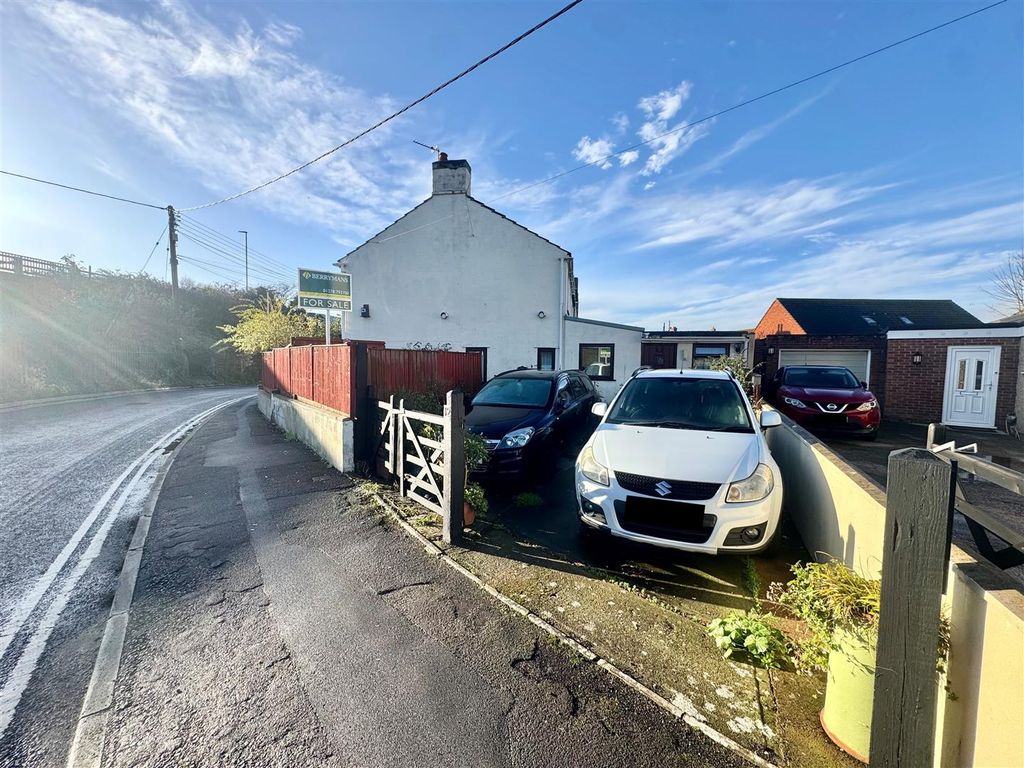 Property photo 2 of 17 Parking.Jpg