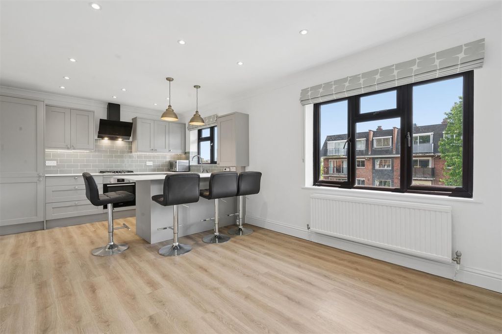 Property photo 1 of 7 Lelliot Court, 2A Edge Hill, Wimbledon, Sw19 4Lp R