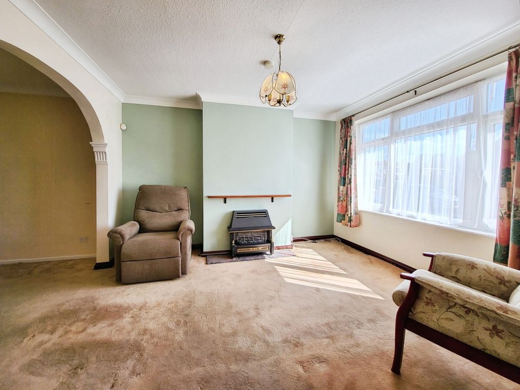 Property photo 3 of 15 Lounge