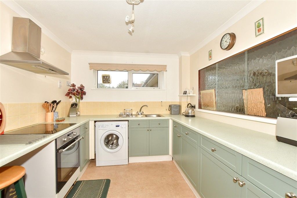 Property photo 1 of 10 Kitchen