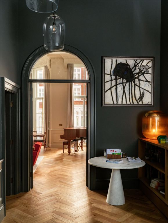 Property photo 2 of 10 Entrance Hall