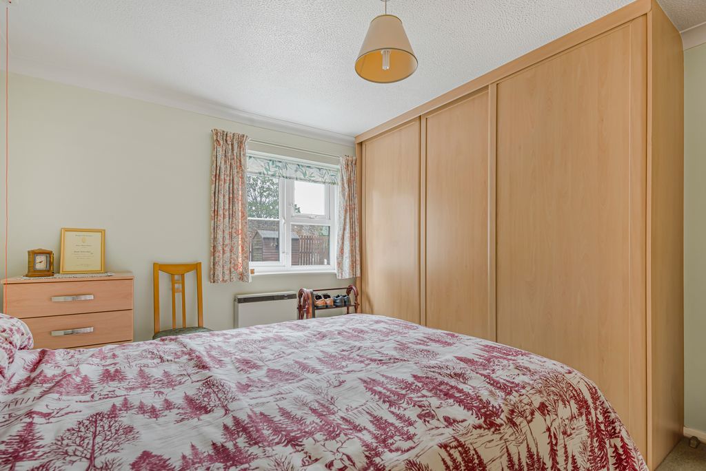 Property photo 3 of 17 Bedroom 1 (3)