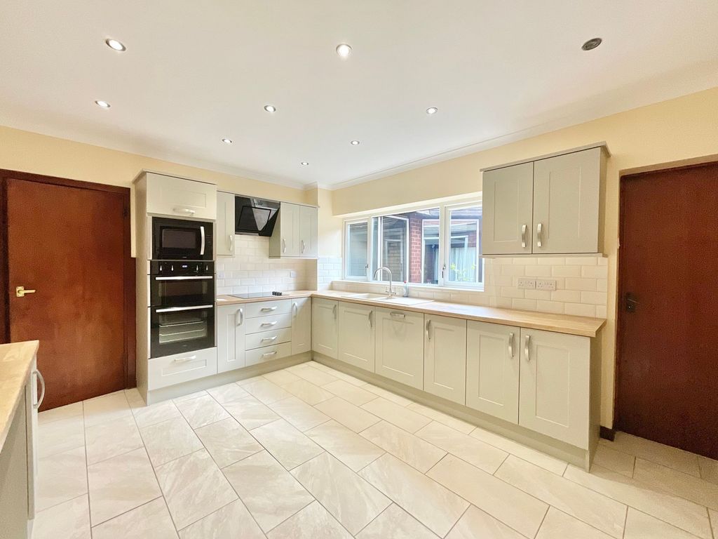 Property photo 2 of 39