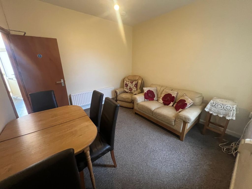 Property photo 2 of 16 Living Room