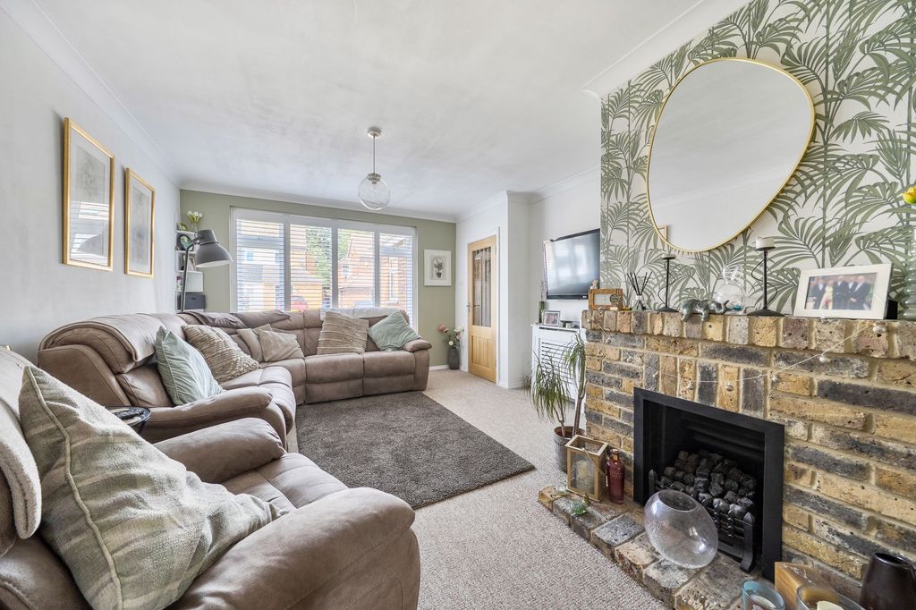 Property photo 2 of 19