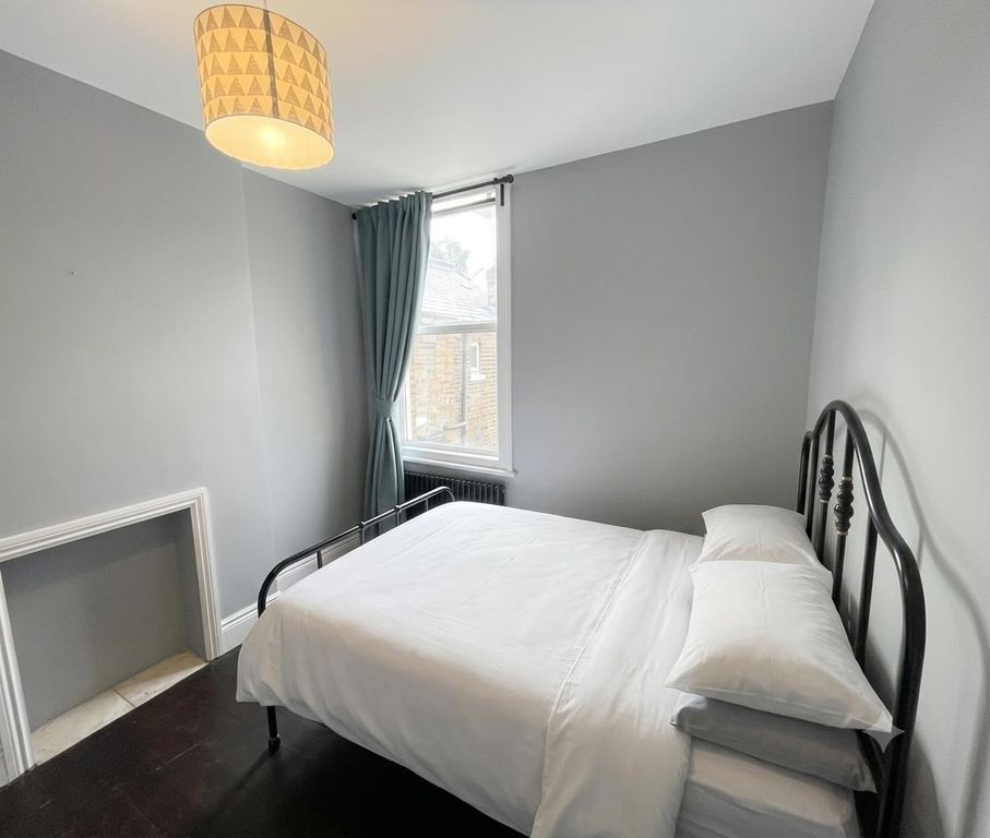 Property photo 3 of 7 Double Bedroom Over Looking Garden