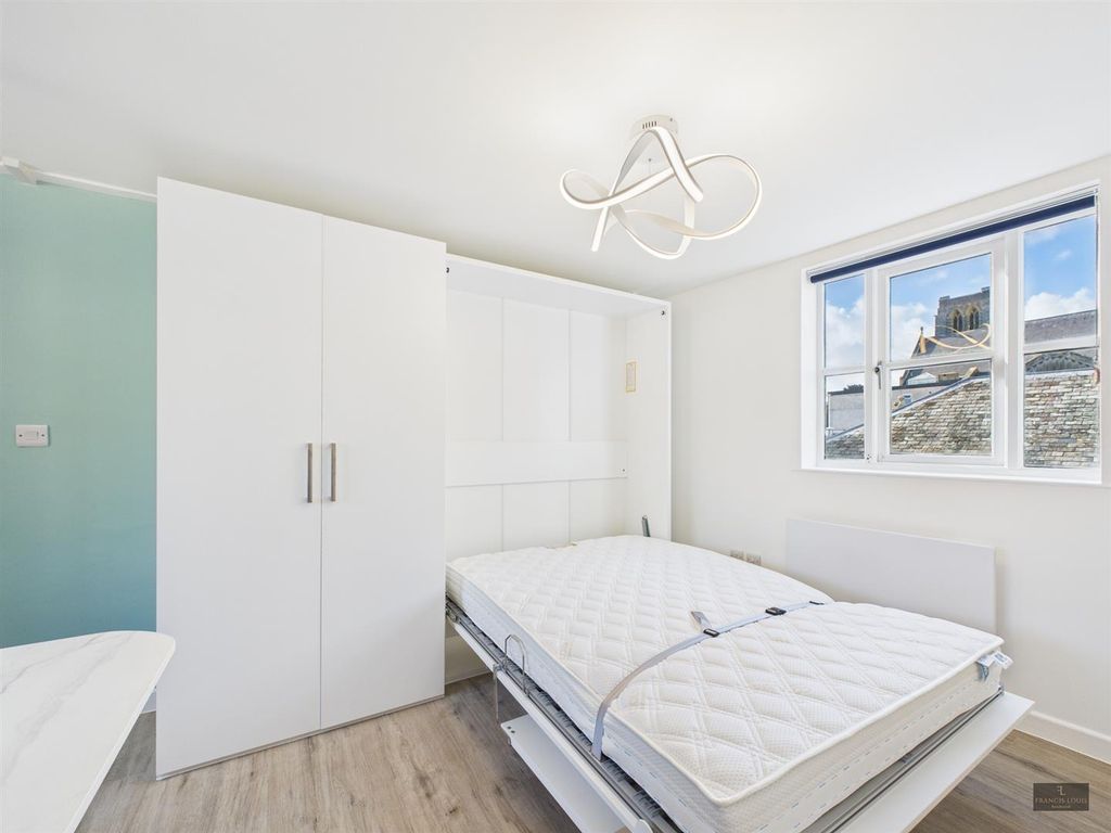 Property photo 3 of 6 Cam02887G0-Pr0530-Still006.Jpg