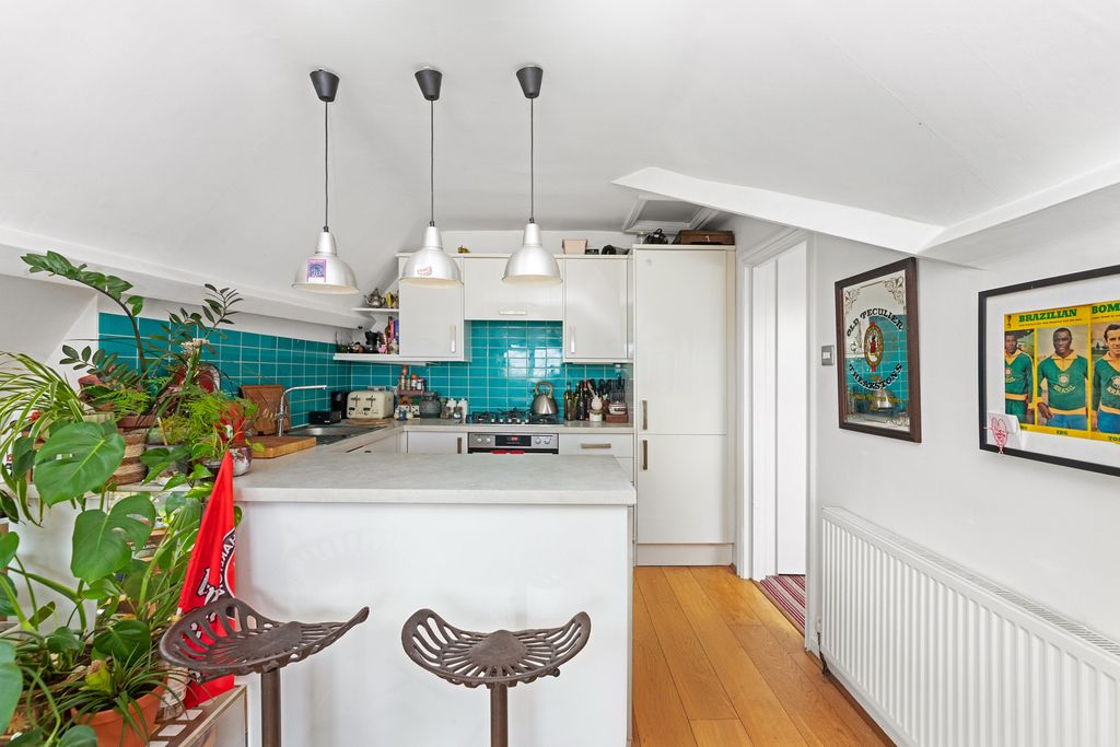 Property photo 3 of 12 Kitchen