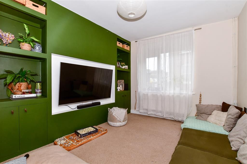 Property photo 1 of 8 Lounge