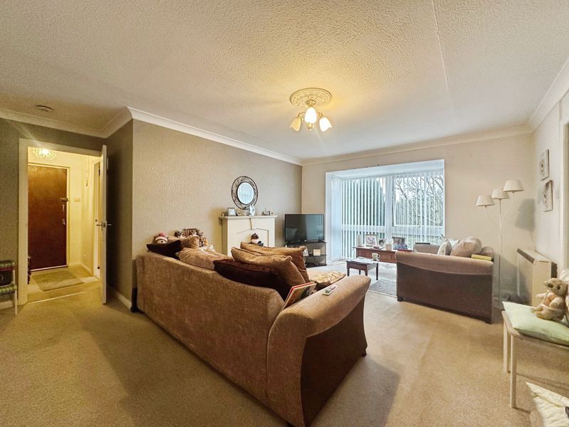 Property photo 3 of 8 Lounge