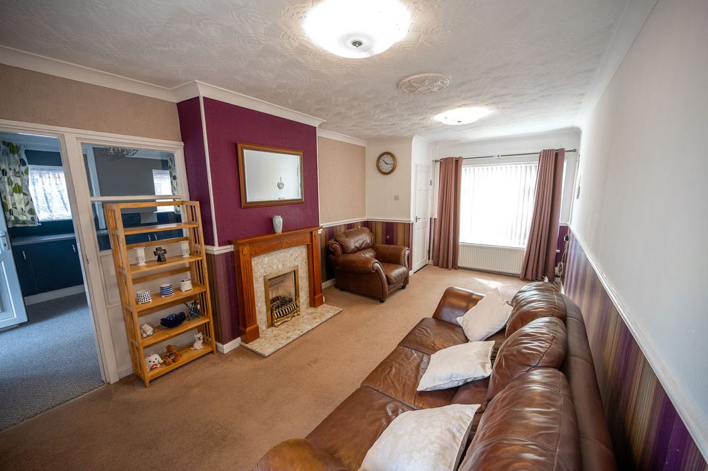 Property photo 2 of 27