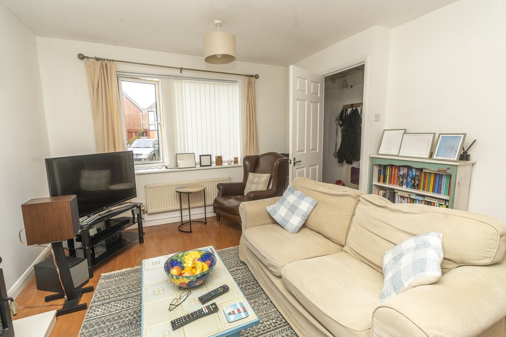 Property photo 2 of 27