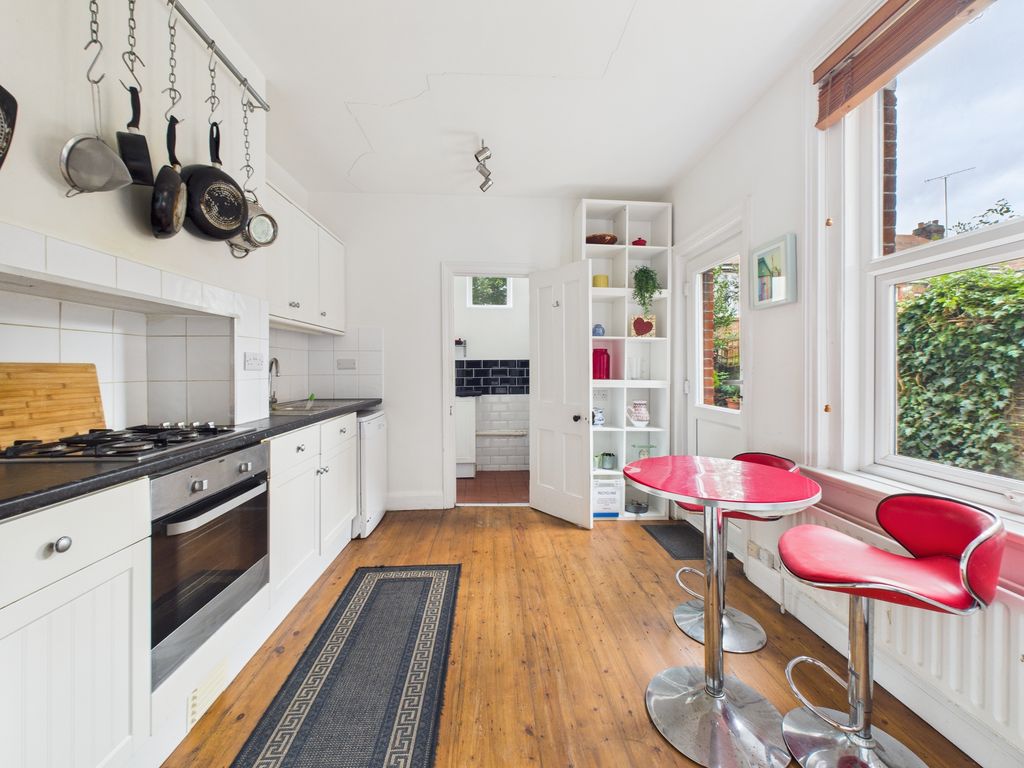 Property photo 2 of 16 Kitchen