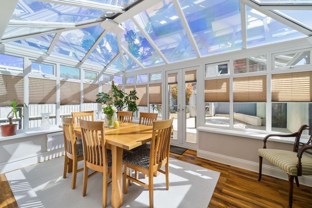 Property photo 3 of 14 Buckland Road