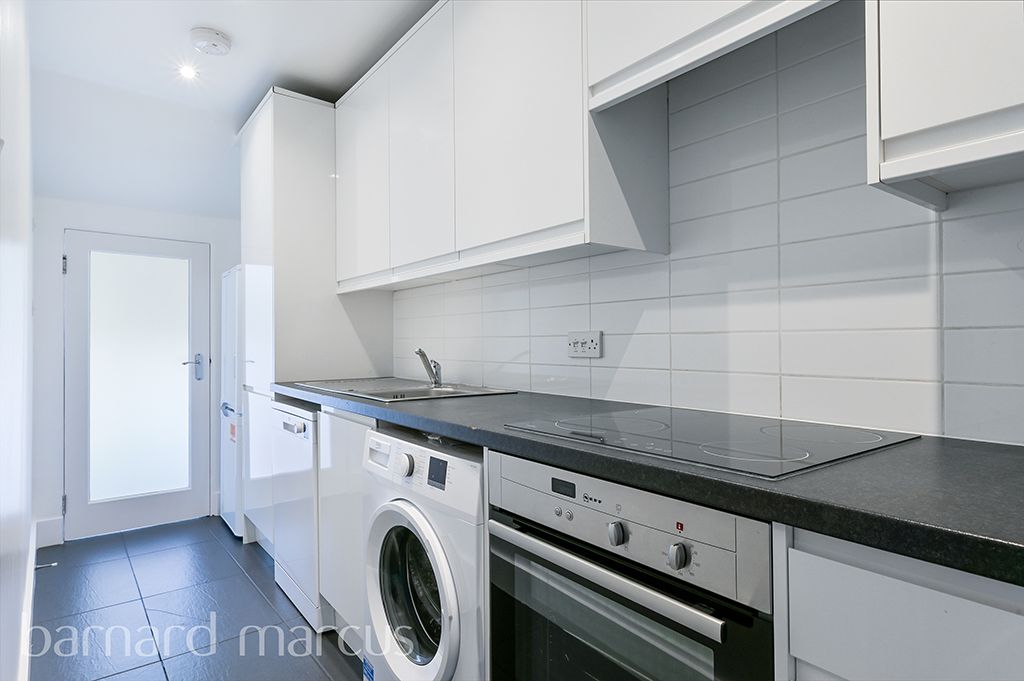 Property photo 3 of 12 Kitchen