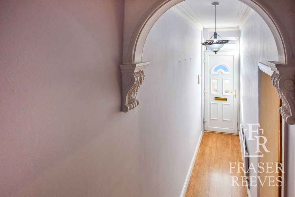 Property photo 2 of 16 Entrance Hall