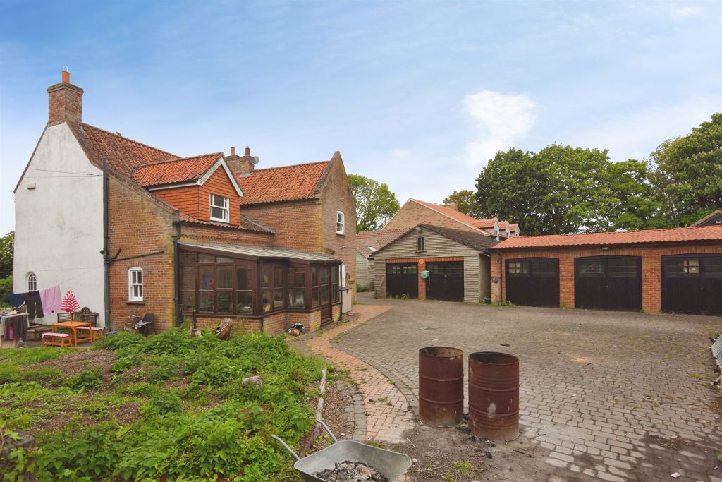Property photo 2 of 16