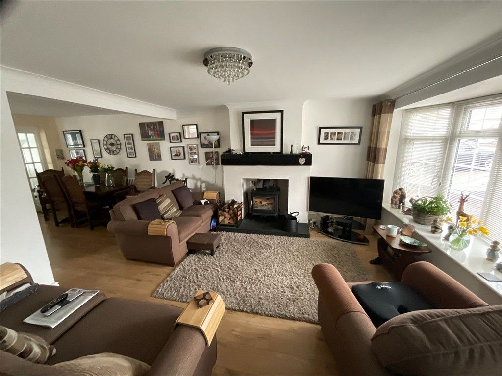 Property photo 2 of 9 Lounge