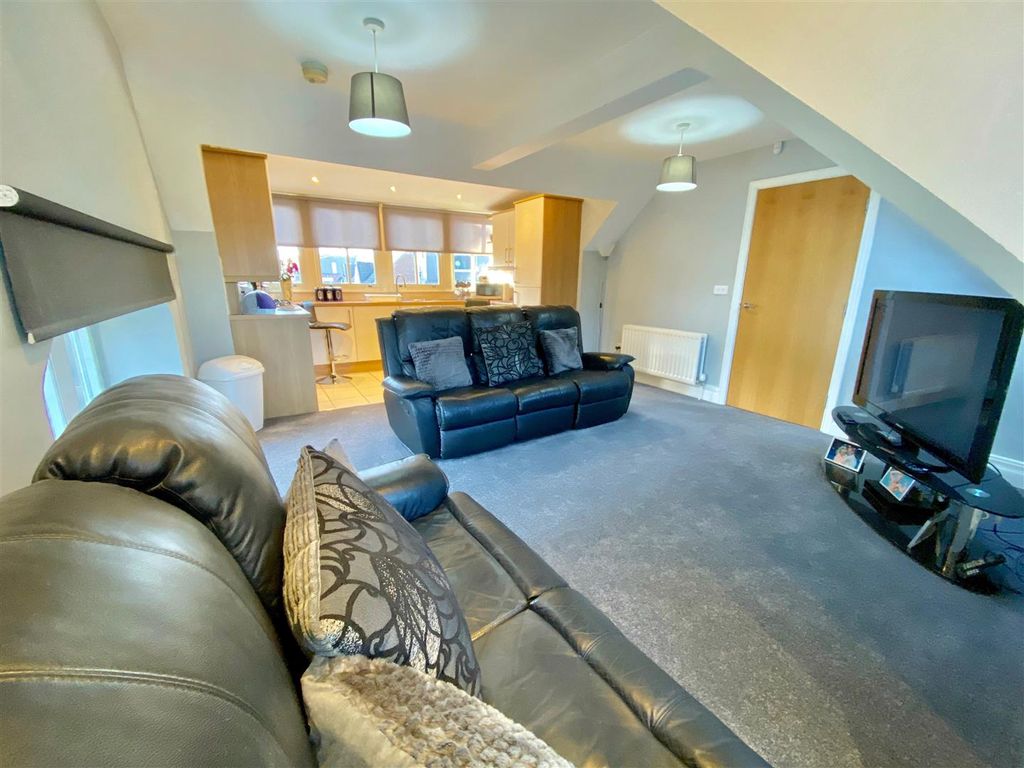 Property photo 2 of 8 Lounge/Kitchen/Diner