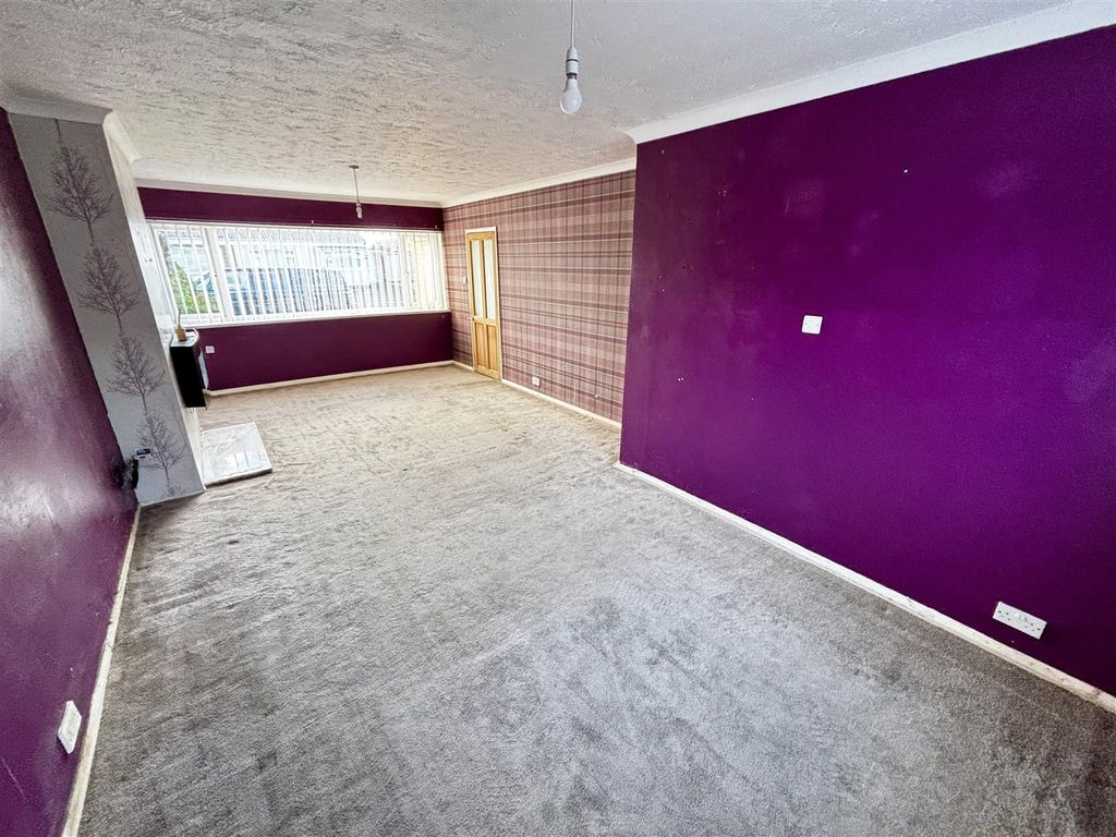 Property photo 3 of 16 Open Plan Living And Dining Room