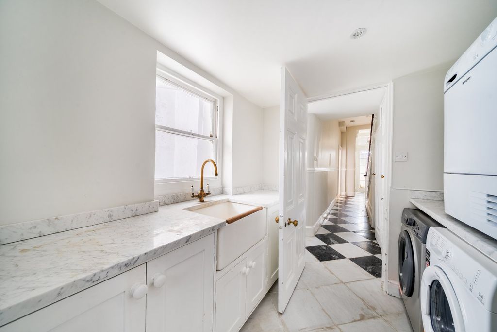 Additional image 9 of 7 bed terraced house for saleRoyal Crescent, Brighton, East Sussex BN2