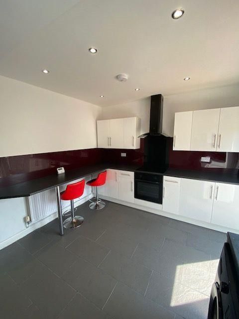 Property photo 2 of 28