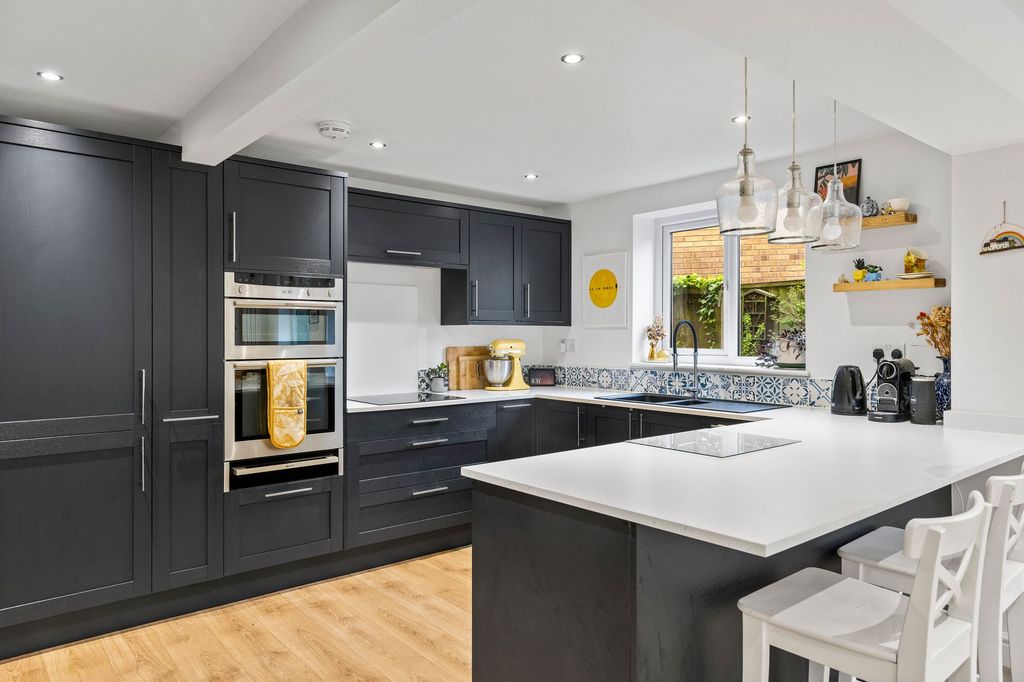 Property photo 2 of 25