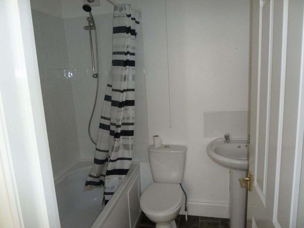 Property photo 3 of 7 Bathroom