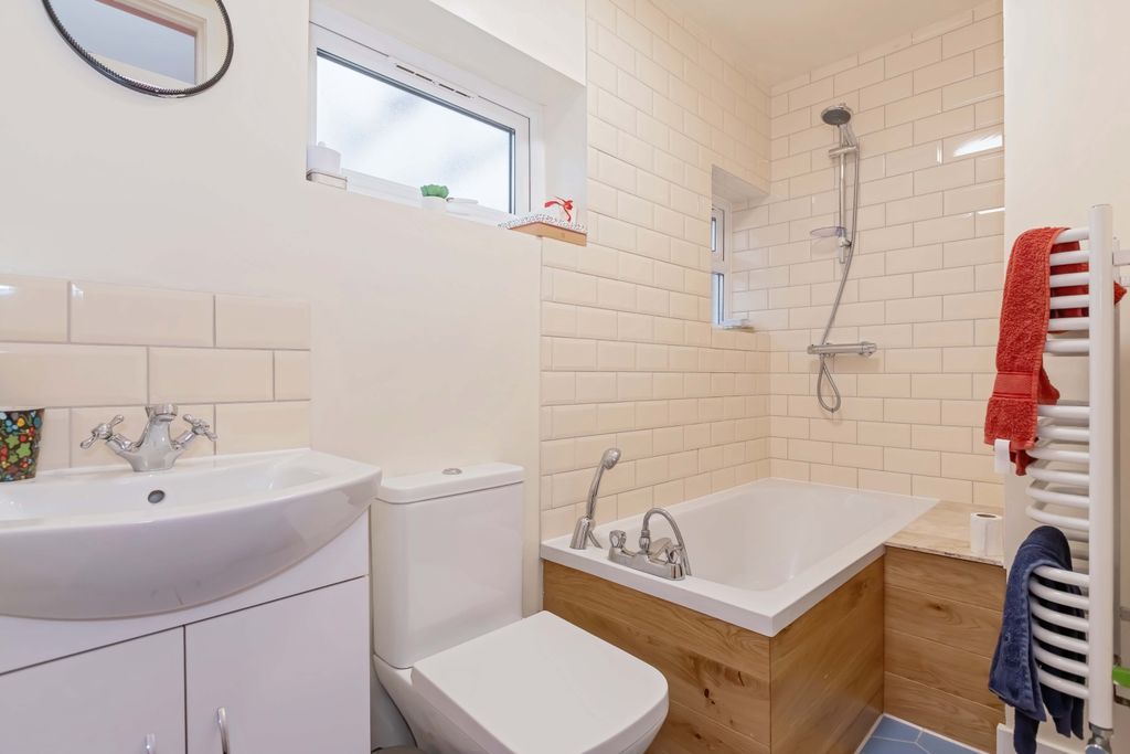 Property photo 3 of 17 Kings Rd_13