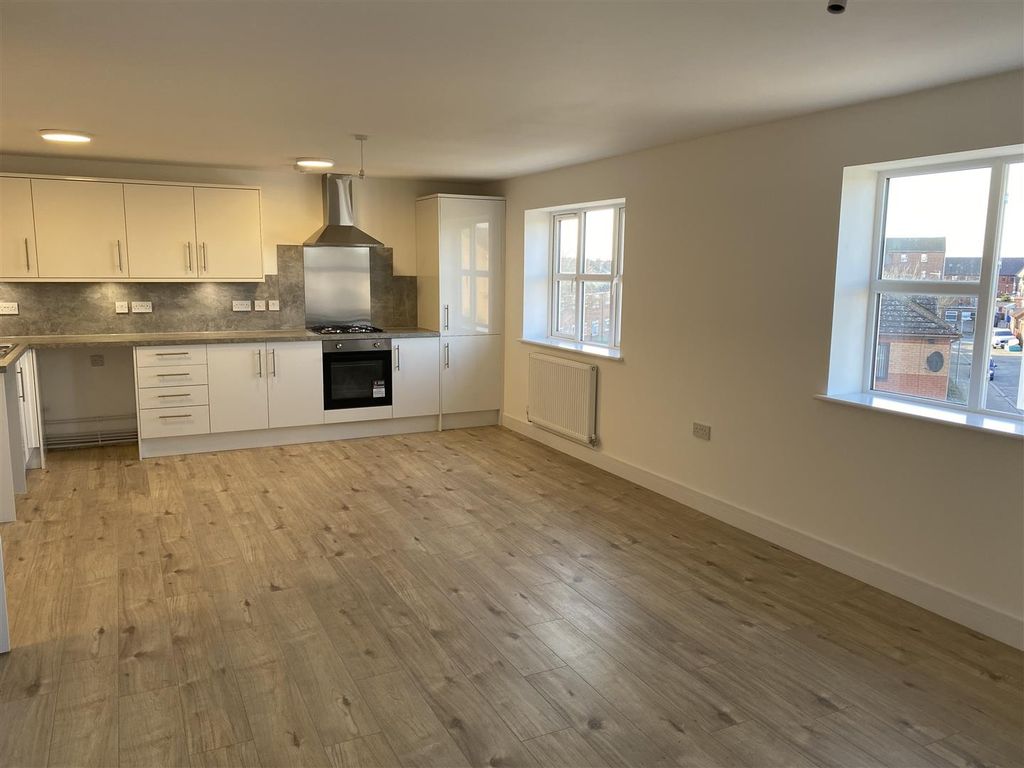 Property photo 3 of 11 Bright Modern Kitchen With Vast Living Space...