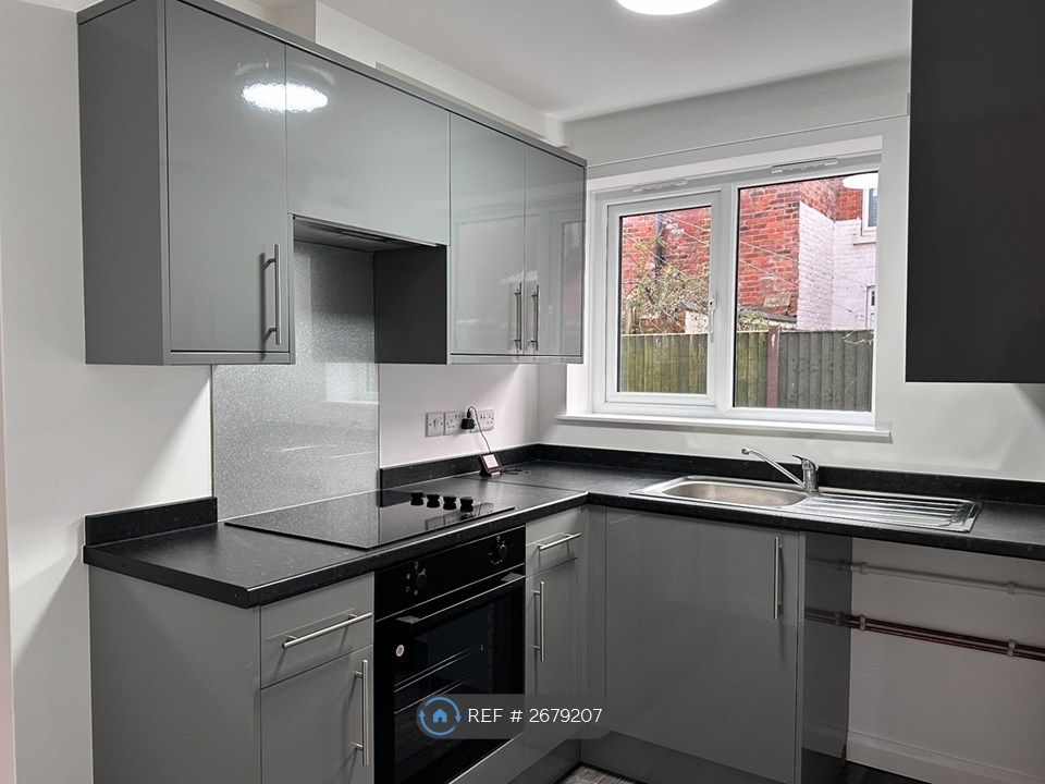 Property photo 2 of 14 Kitchen