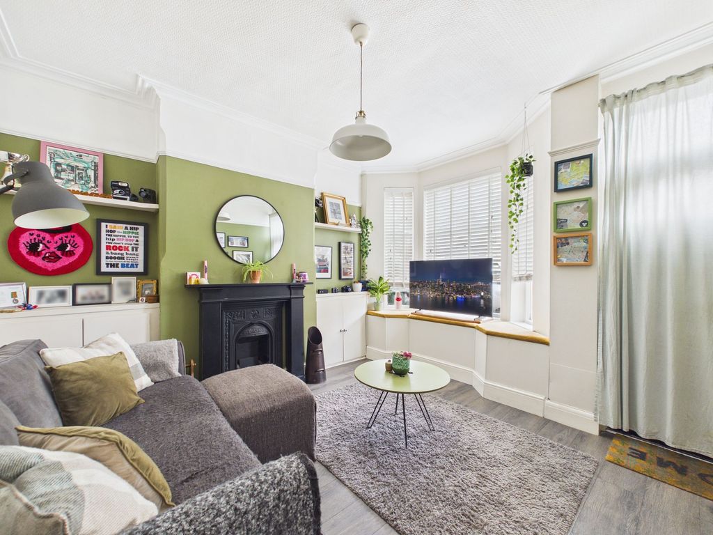 Property photo 2 of 15 Lounge