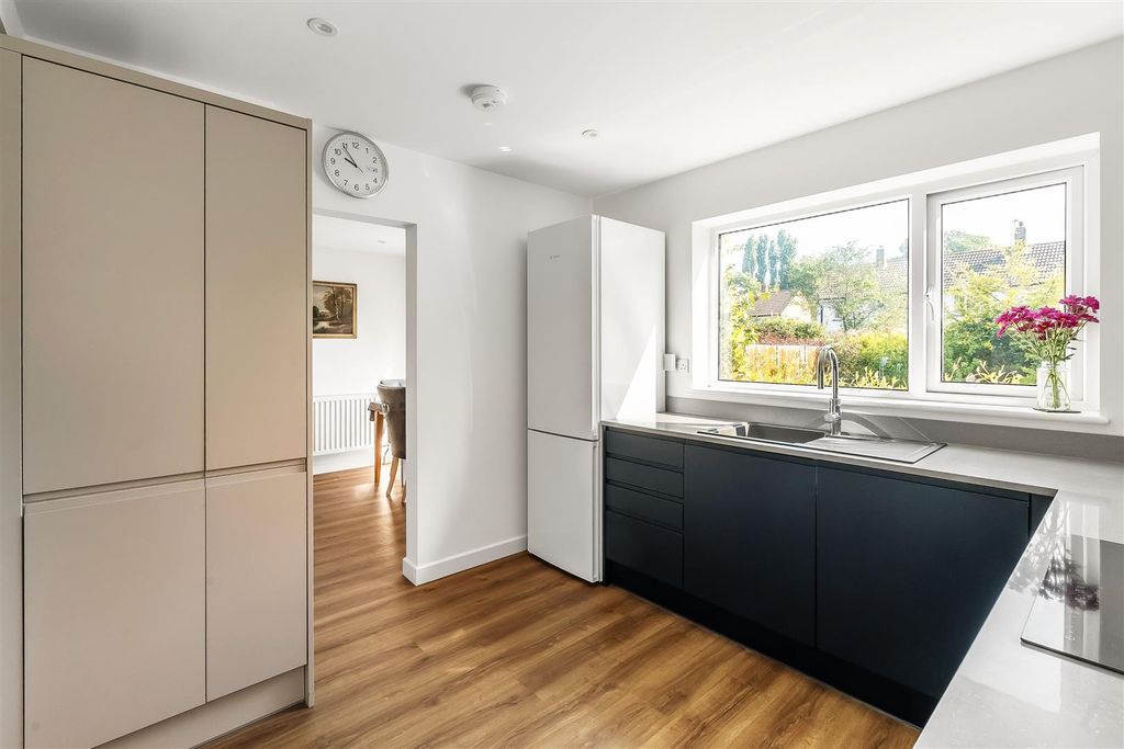 Property photo 3 of 13 .Burrows-Close-17.Jpg