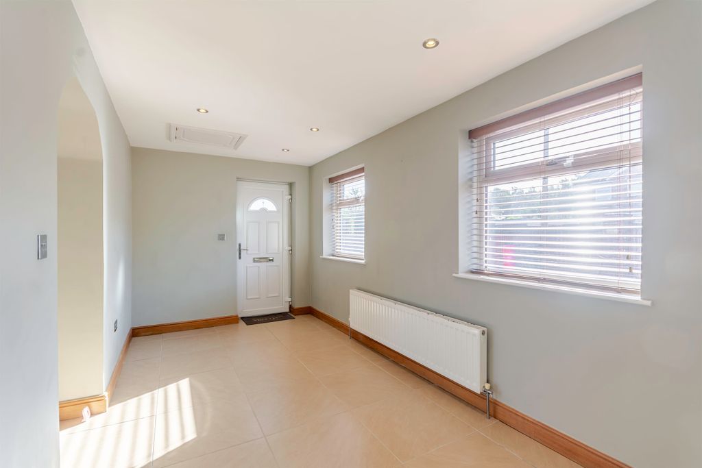 Property photo 3 of 21 Dining Area
