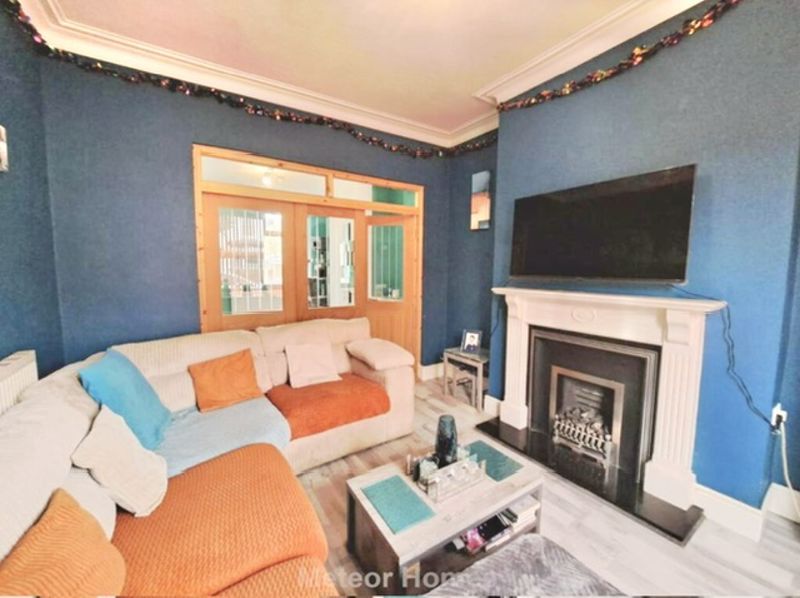Property photo 3 of 13 Lounge