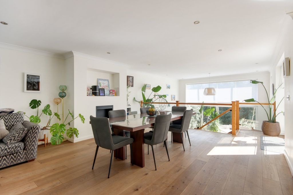 Property photo 3 of 12 Dining Room