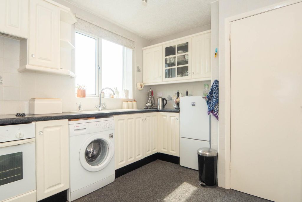 Property photo 3 of 13 Kitchen
