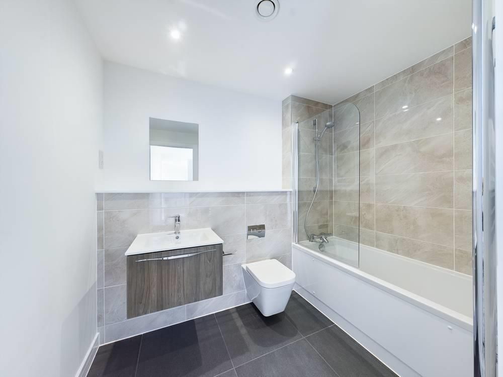Property photo 3 of 6 Bathroom.Jpg