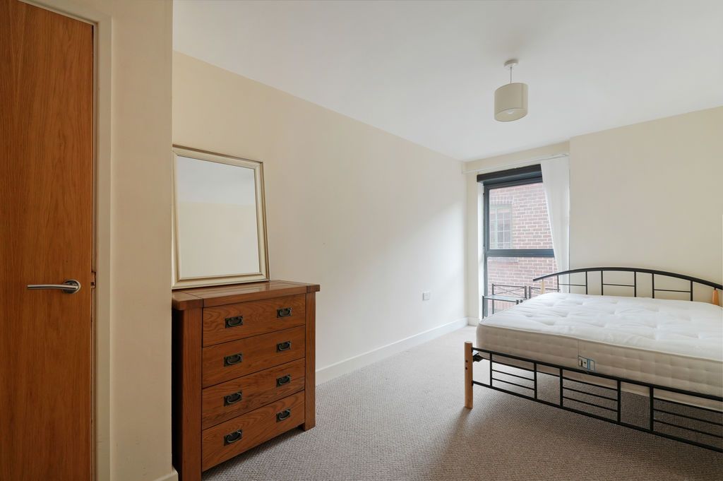 Property photo 2 of 16 Bedroom